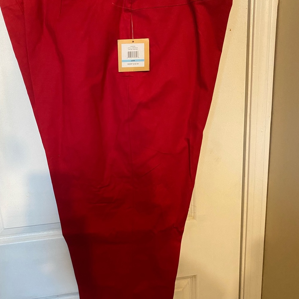 Ellen Tracy Red cropped pants
